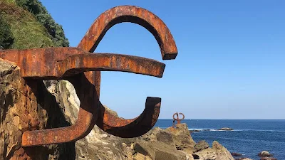 Eduardo Chillida-scultura-acciaio corten-oceano-Spagna