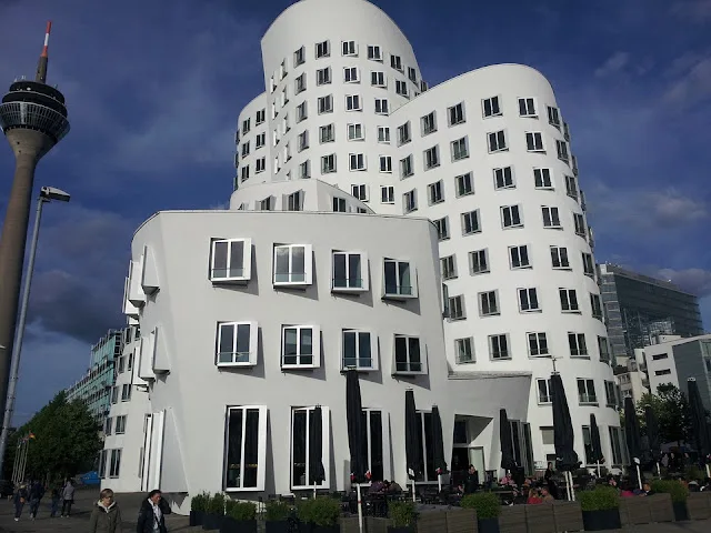 architettura-Frank Gehry-Dusseldorf
