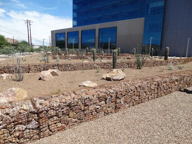 gabbionata-gabbione-sassi-arredo urbano