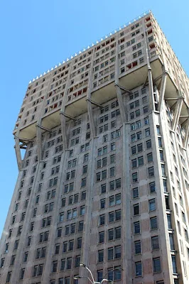 Torre Velasca-Milano-architettura-grattacielo