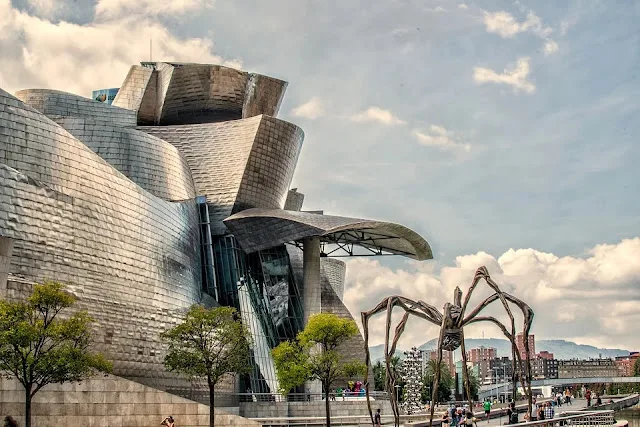 Guggenheim-Bilbao-museo-architettura-ingegneria