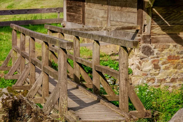 ponticello in legno