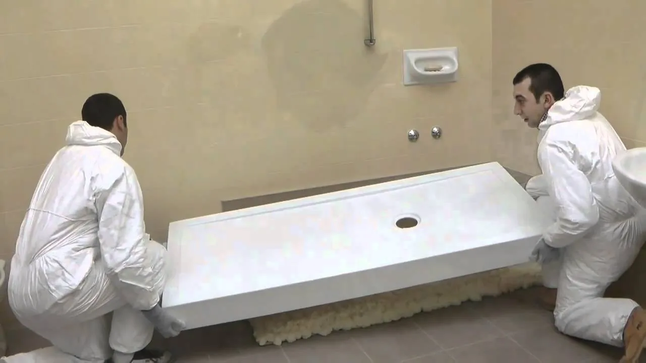 video su come viene effettuata la sostituzione della vasca con la doccia